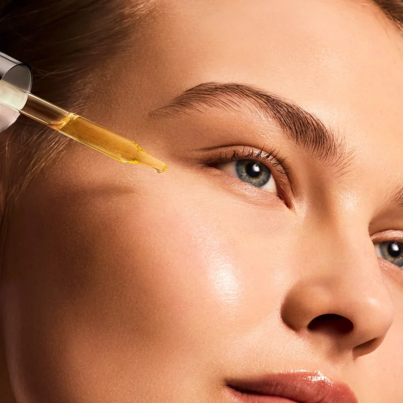 Retinol w produktach iS Clinical